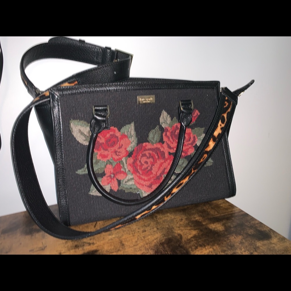 Like new Kate Spade rose embroidered crossbody bag with adjustable strap